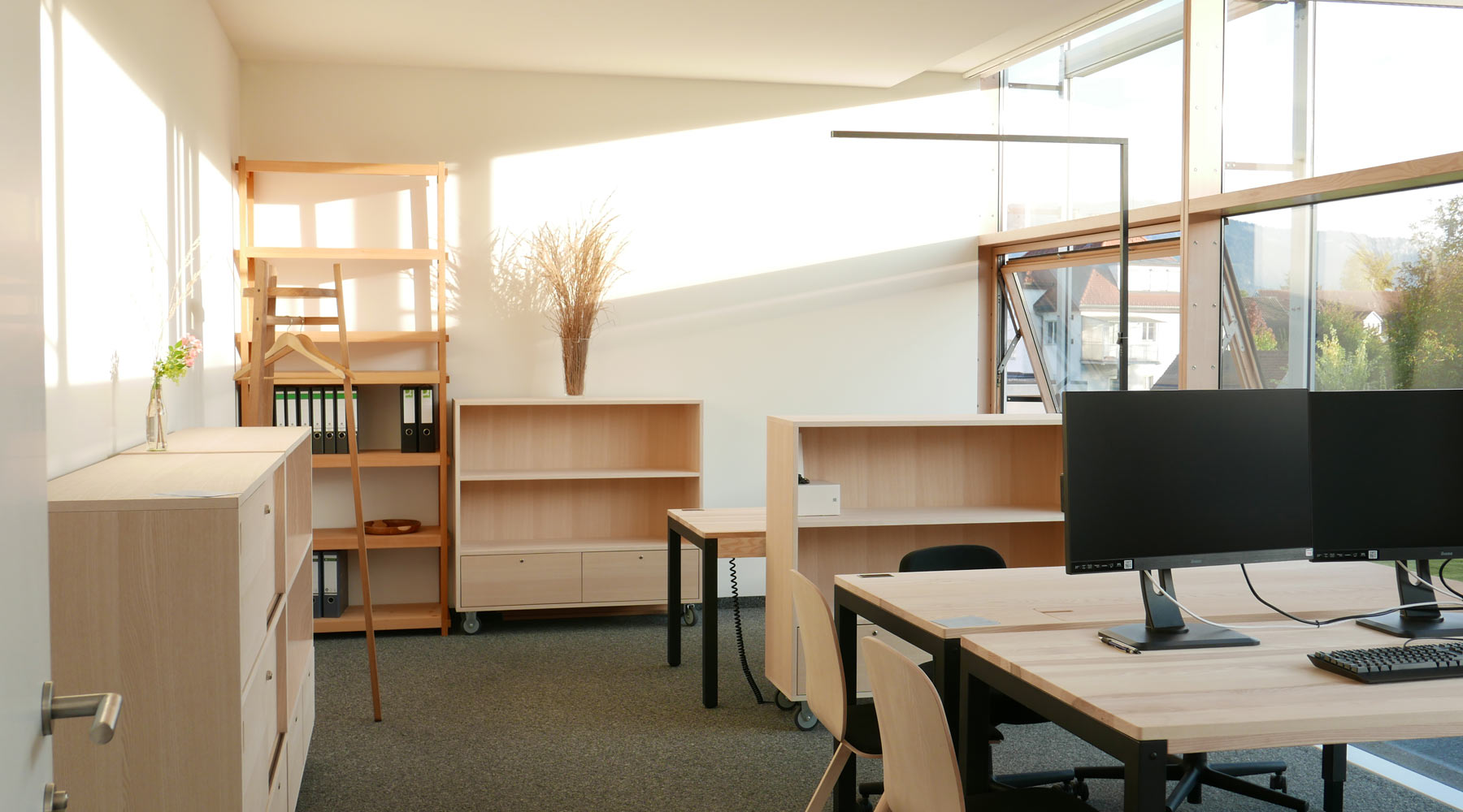 holzmoebel-von-heimischen-tischlern_1800x1000 Holzmöbel von heimischen Tischlern